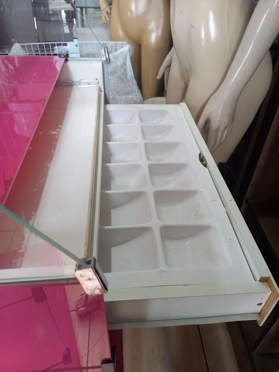 Vendo balcão  caixa  e expositor  usado - Foto 4