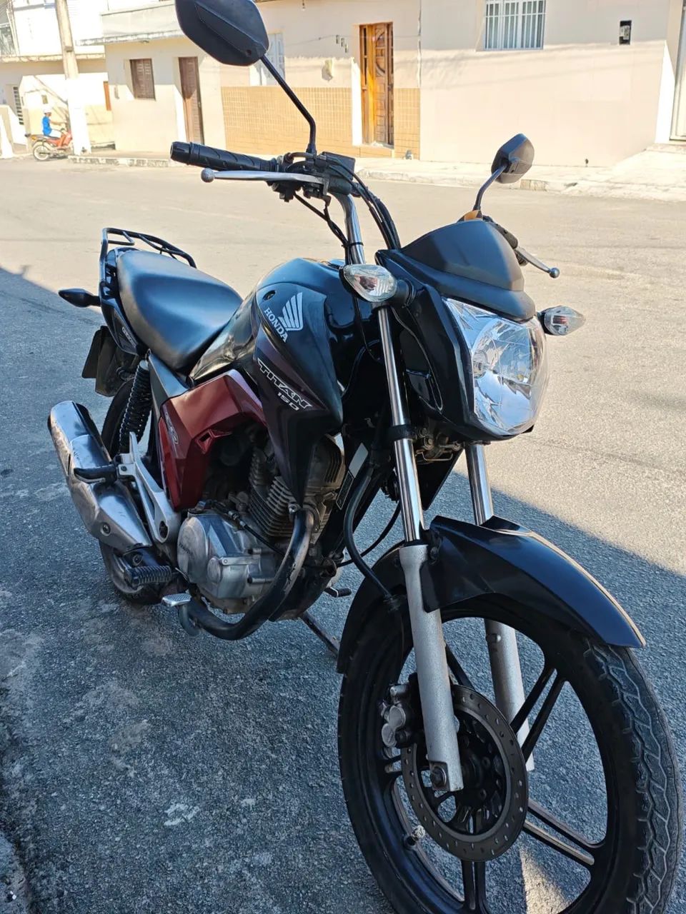 TITAN 150 