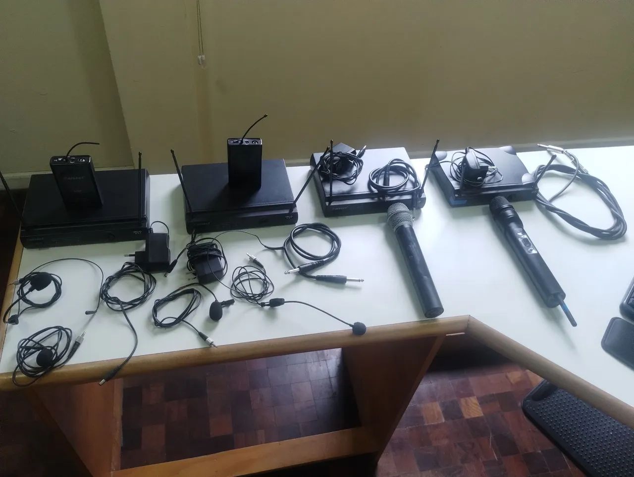 4 microfones sem fio da 3 Karsect 1Novik