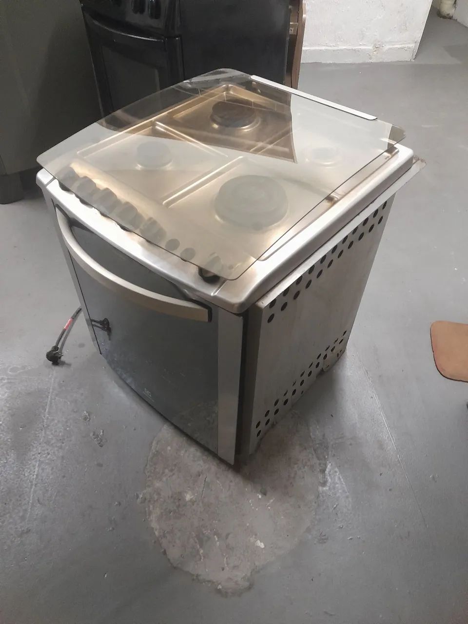 Fogão funcionando perfeitamente 300 incluso a entrega  - Foto 2