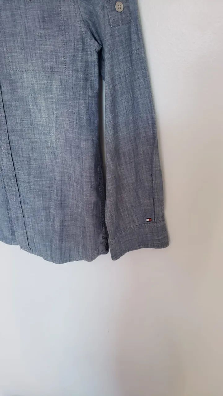 camisa jeans tommy hilfiger feminina original e semi nova - Foto 4