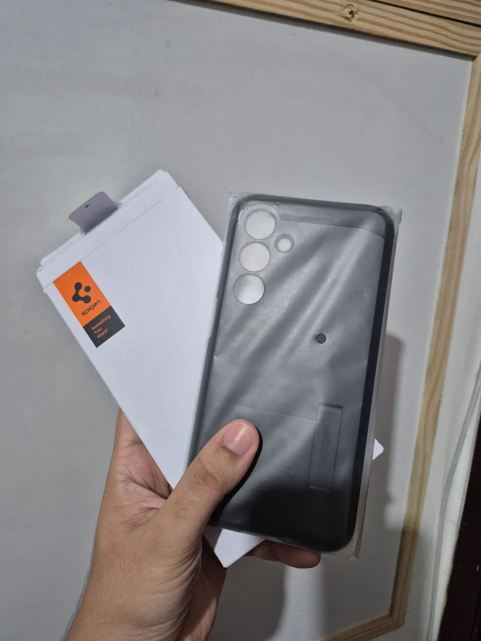 Case Spigen Samsung Galaxy S24 FE - Foto 3