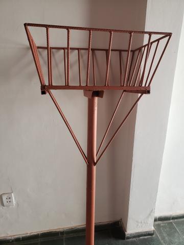 Vendo Lixeira nova de ferro - Foto 4