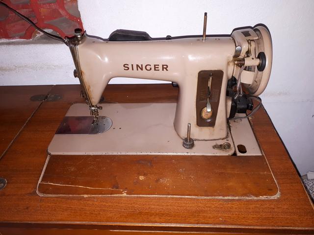 Máquina de costura singer