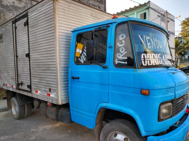 Caminhão Mercedes 608