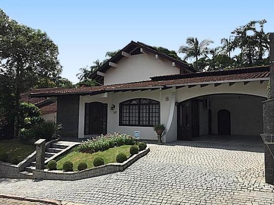 Casa à venda com 4 dormitórios em América, Joinville cod:10186