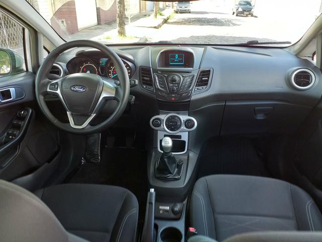 New Fiesta lindo Troco e Financio - Foto 11