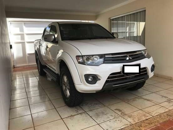 MITSUBISHI L200 TRITON HLS 2.4 FLEX 16V CD MEC. 1950 ou 