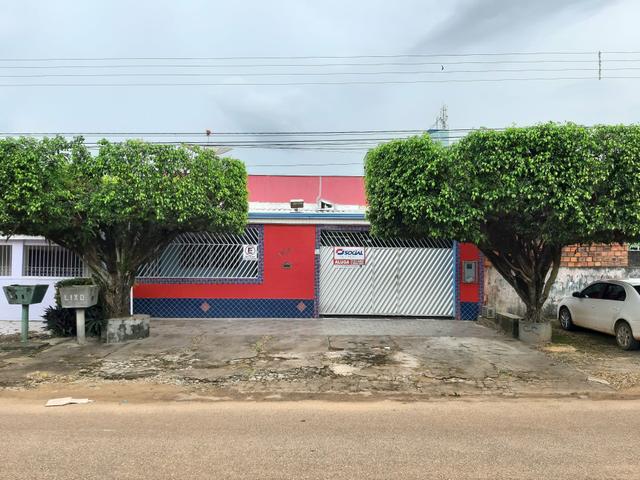 Aluga-se casa no centro