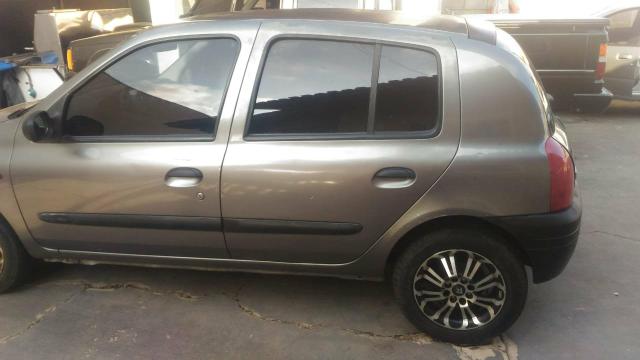 Clio - Foto 2