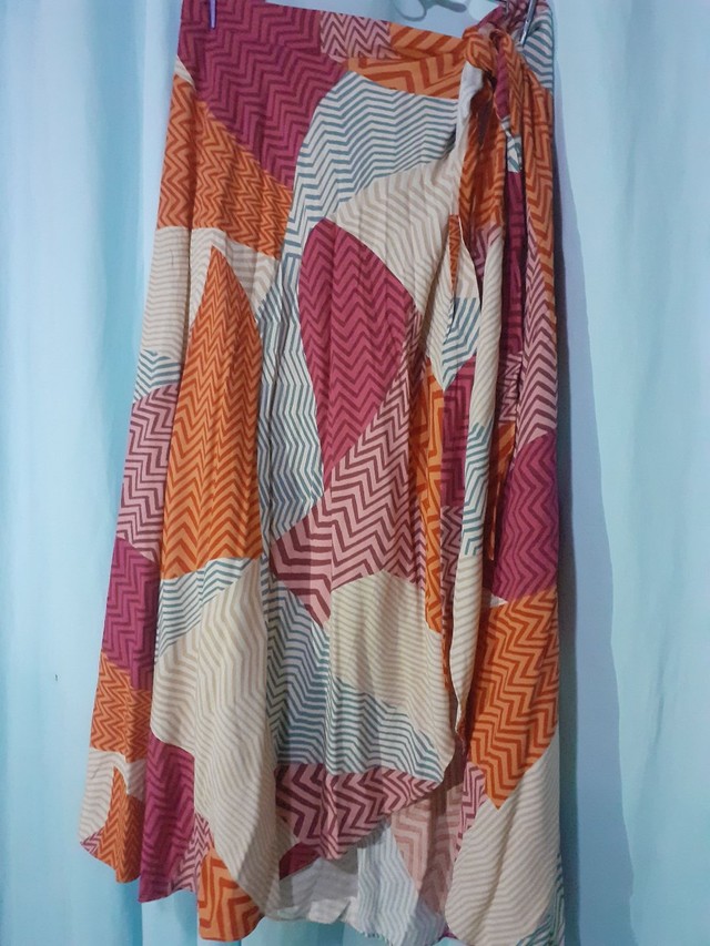 Conjunto de Saia e blusa novo - Foto 5