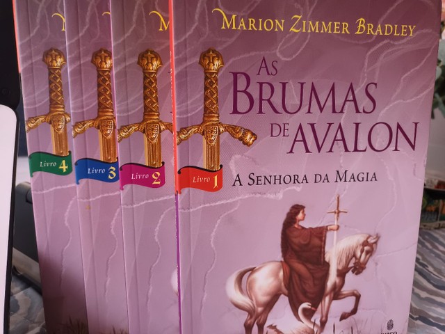 Vendo o clássico universal As Brumas de Avalon