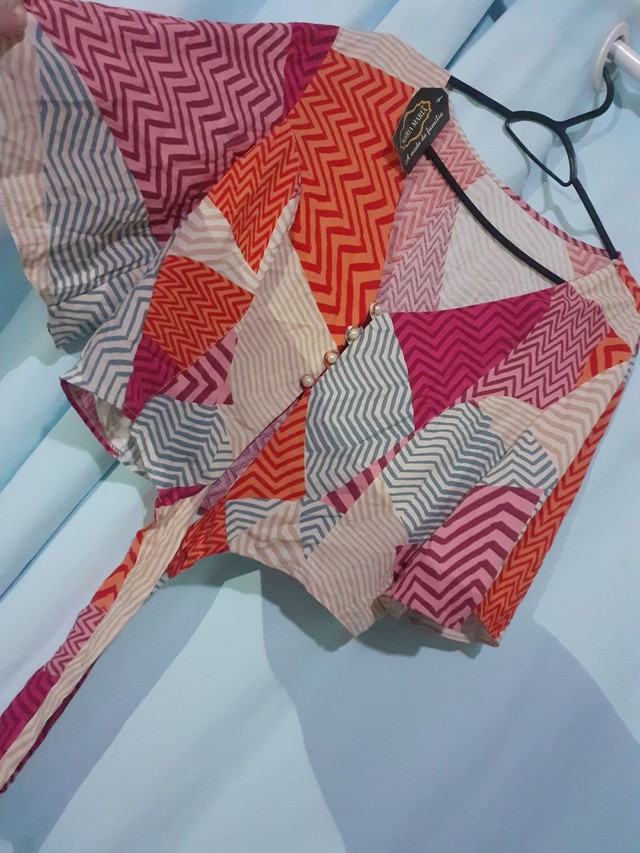 Conjunto de Saia e blusa novo - Foto 4