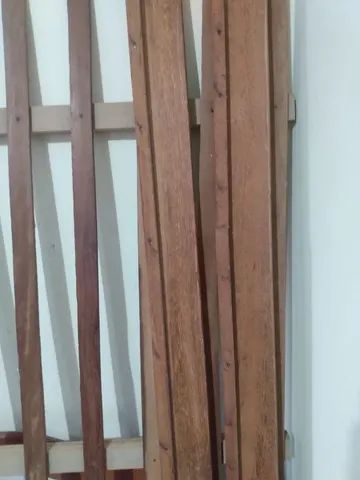 Cama de solteiro em madeira maciça 
