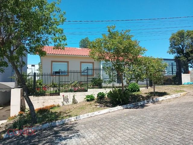 Casa 3 Dormitórios com amplo pátio nos fundos - Foto 2