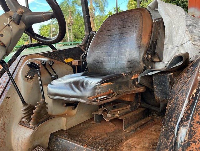 Trator Valtra (BM 125i) - Foto 6