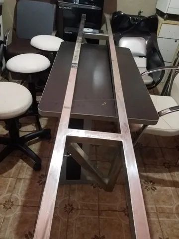Bancada em inox com vidro para salão de beleza