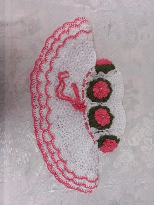 Capa de batedeira de crochê pequeno - Branco com flores rosas 60cm larg. X 33cm comp. - Foto 3
