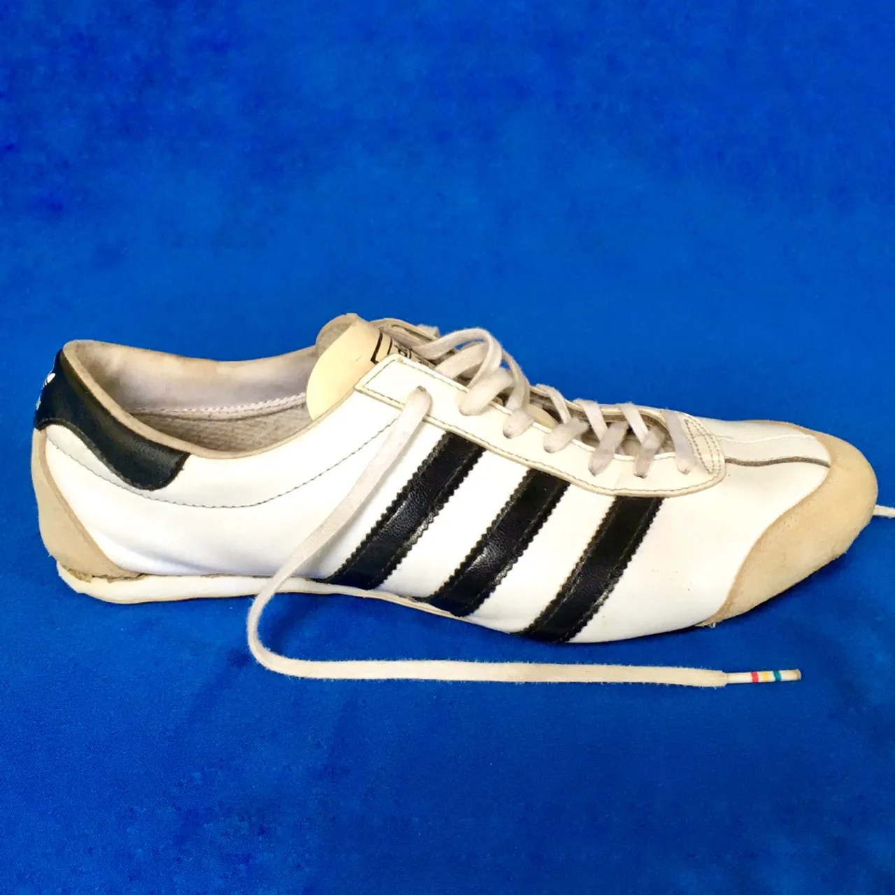 Tênis Adidas Vintage Branco e Preto