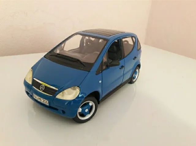 MINIATURA MERCEDES-BENZ CLASSE A 1/18