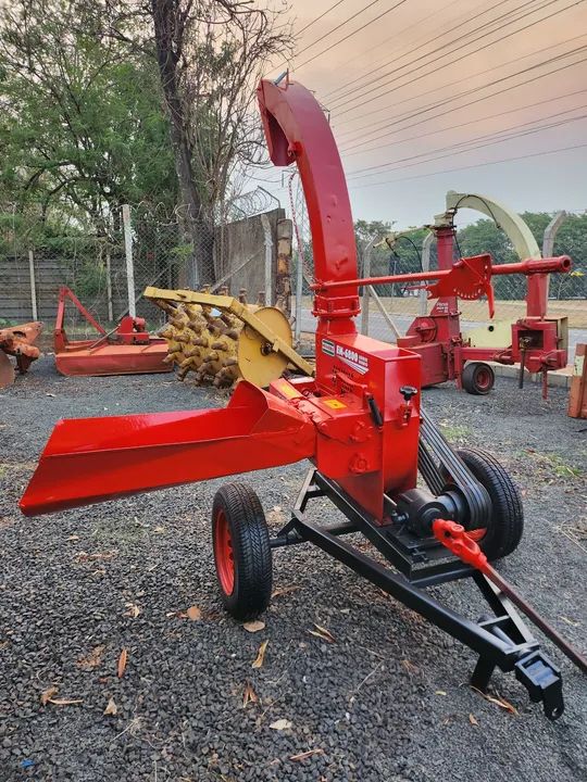 Ensiladeira Picadeira Forrageira Nogueira modelo EN 6800 série