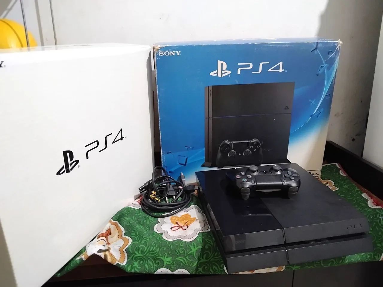 PS4 FAT BLACK PIANO COM CAIXA NUNCA ABERTO 