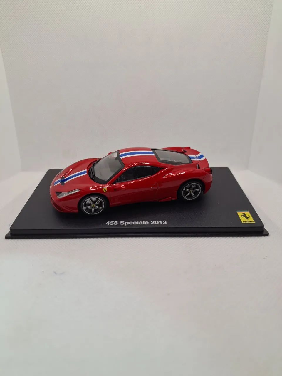 Miniatura Ferrari 458 Speciale 2013 - Escala 1/43 - Marca Altaya