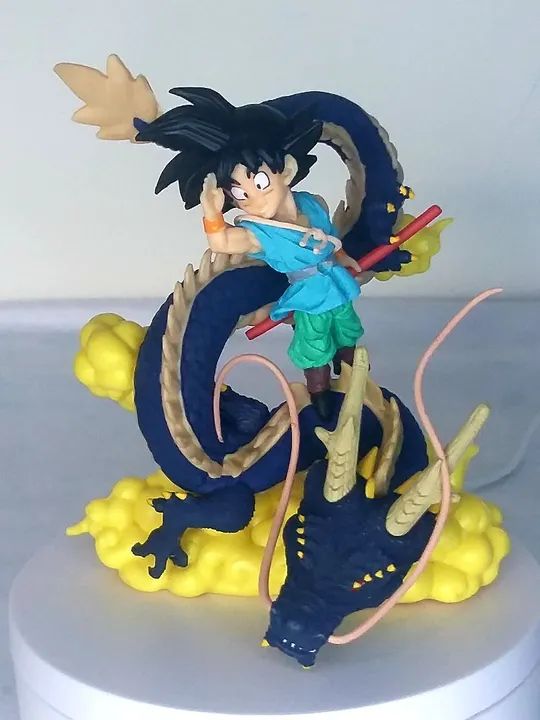 Action figure Goku e Shenlong - Coleção Dragon Ball