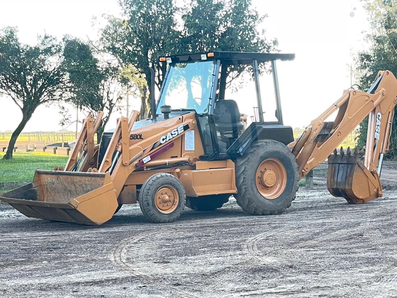 Retroescavadeira Case 580 L - Foto 2