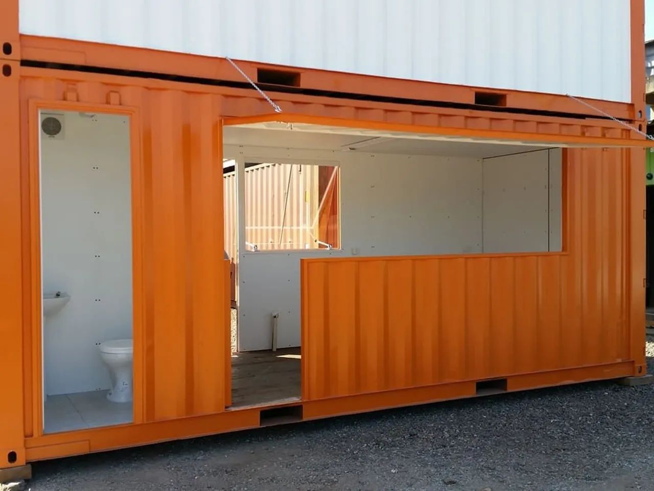 Container modificado para uso comercial