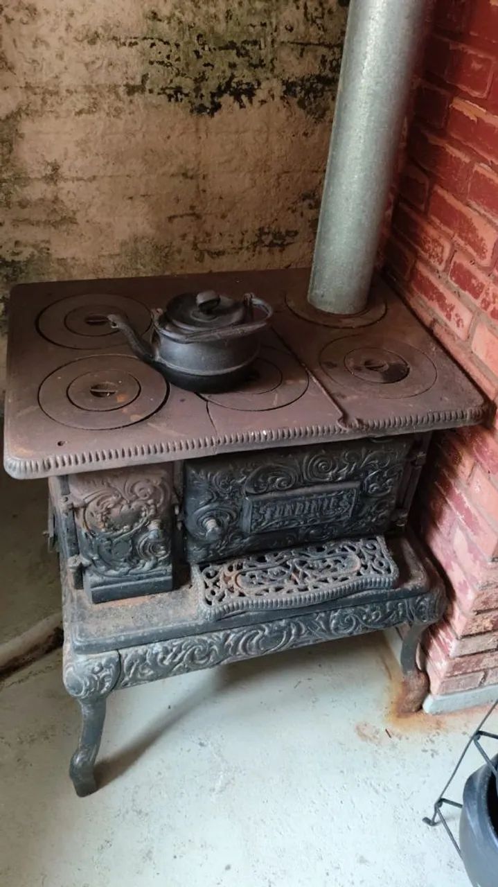? Fogão a Lenha Antigo de Ferro Fundido - 5 Bocas - Peça Rara e Decorativa ?
