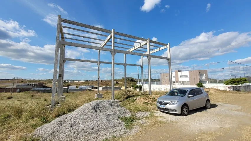 Galpão em fase de Premoldado 180m², Analisamos possível troca em picape do nosso interesse