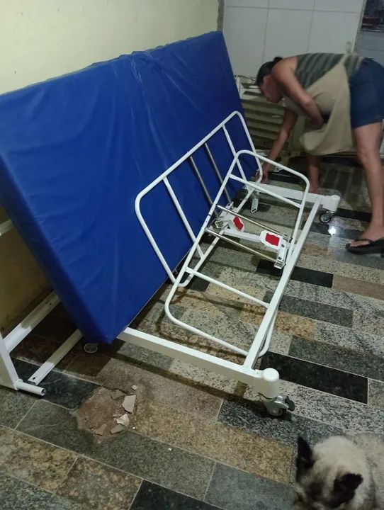 Cama Hospitalar Dobrável Usada - Foto 3