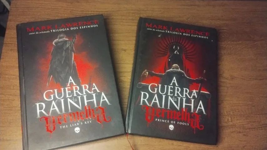 A Guerra da Rainha Vermelha Vol 1 e Vol 2 (capa dura)
