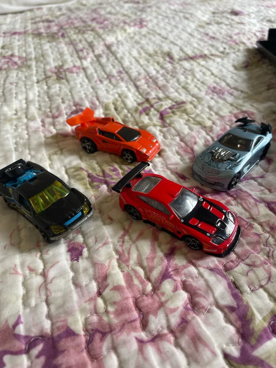 Maleta com 15 Carrinhos de Coleção - Tipo Hot Wheels ? - Foto 2