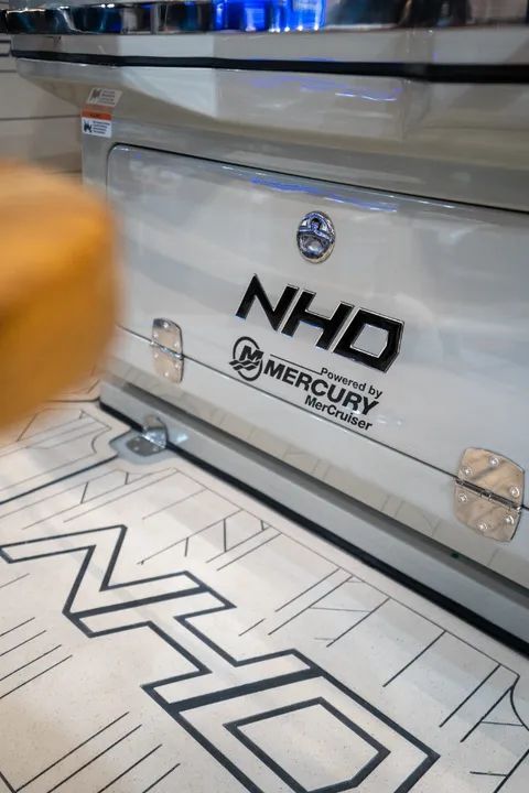 Lancha NHD 280 (275 nomenclatura Internacional) Cabinada Zero com motor Popa - Foto 12