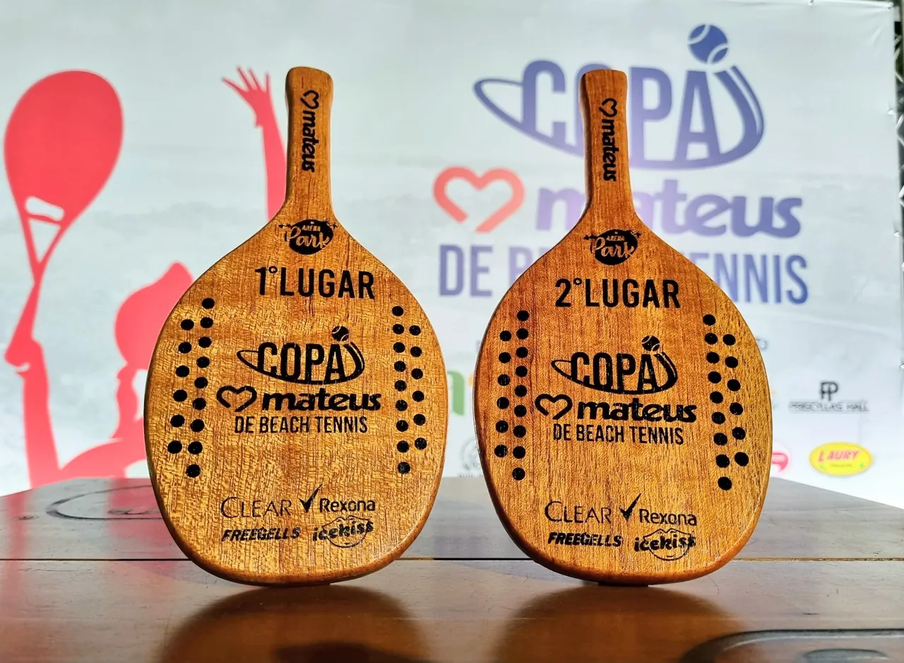 Troféus em madeira de lei