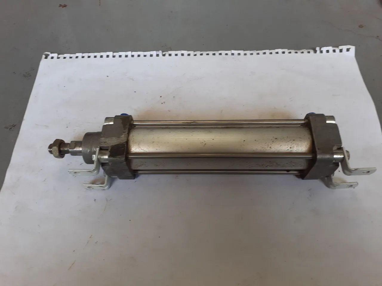 Pistão pneumático 130mm de curso excelente estado.  - Foto 6