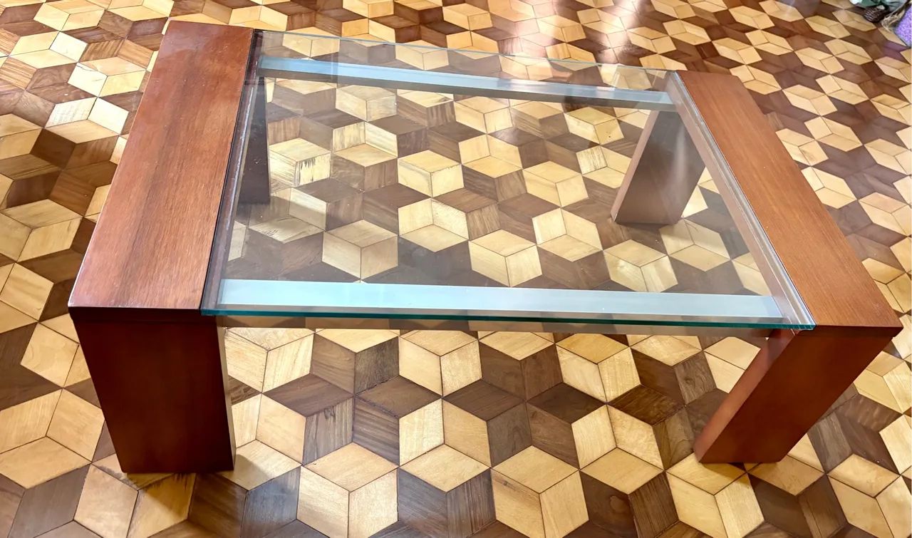Mesa de centro moderna com tampo de vidro