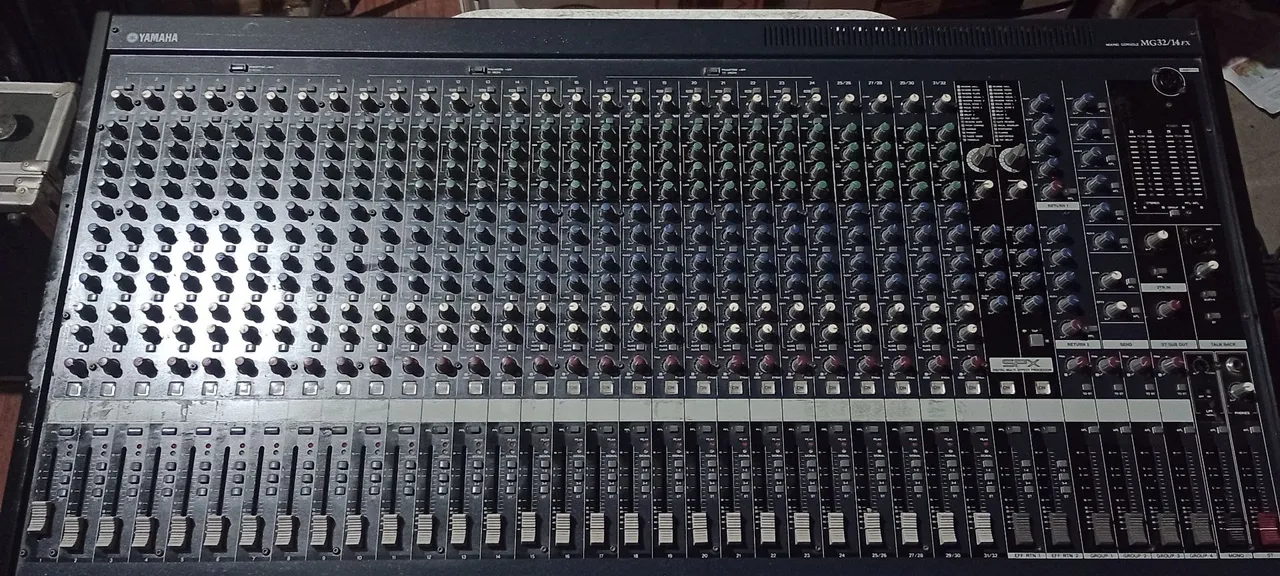 Mesa de Som Yamaha MG32/14FX