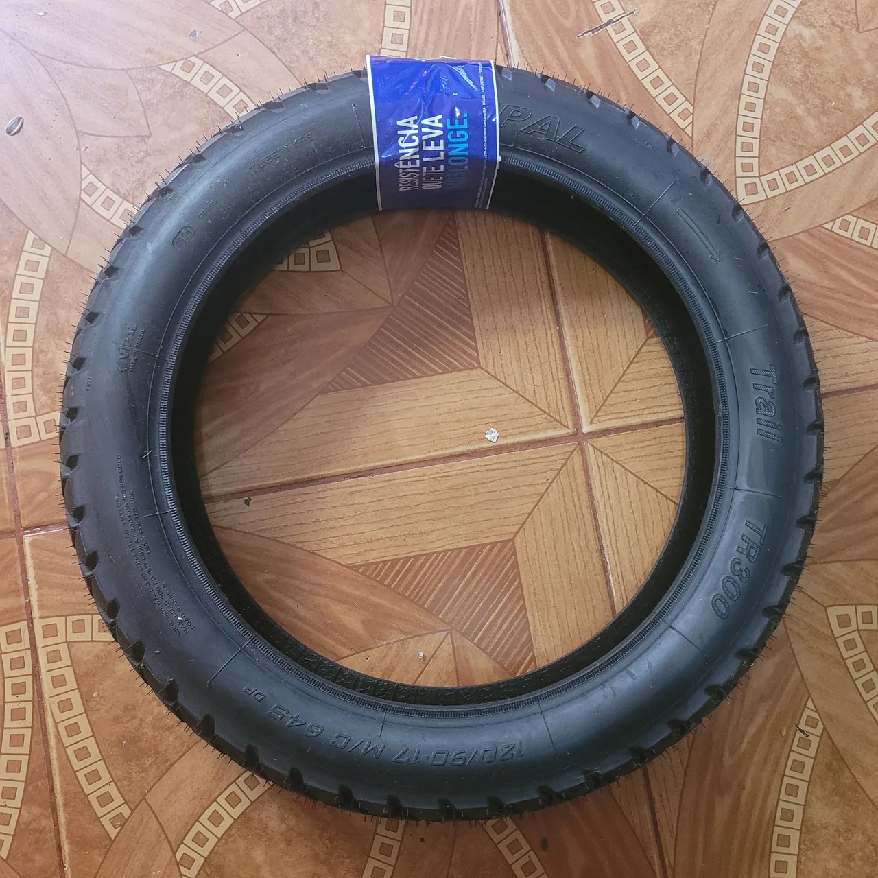 Pneu da xre 300 novo $350 menor valor