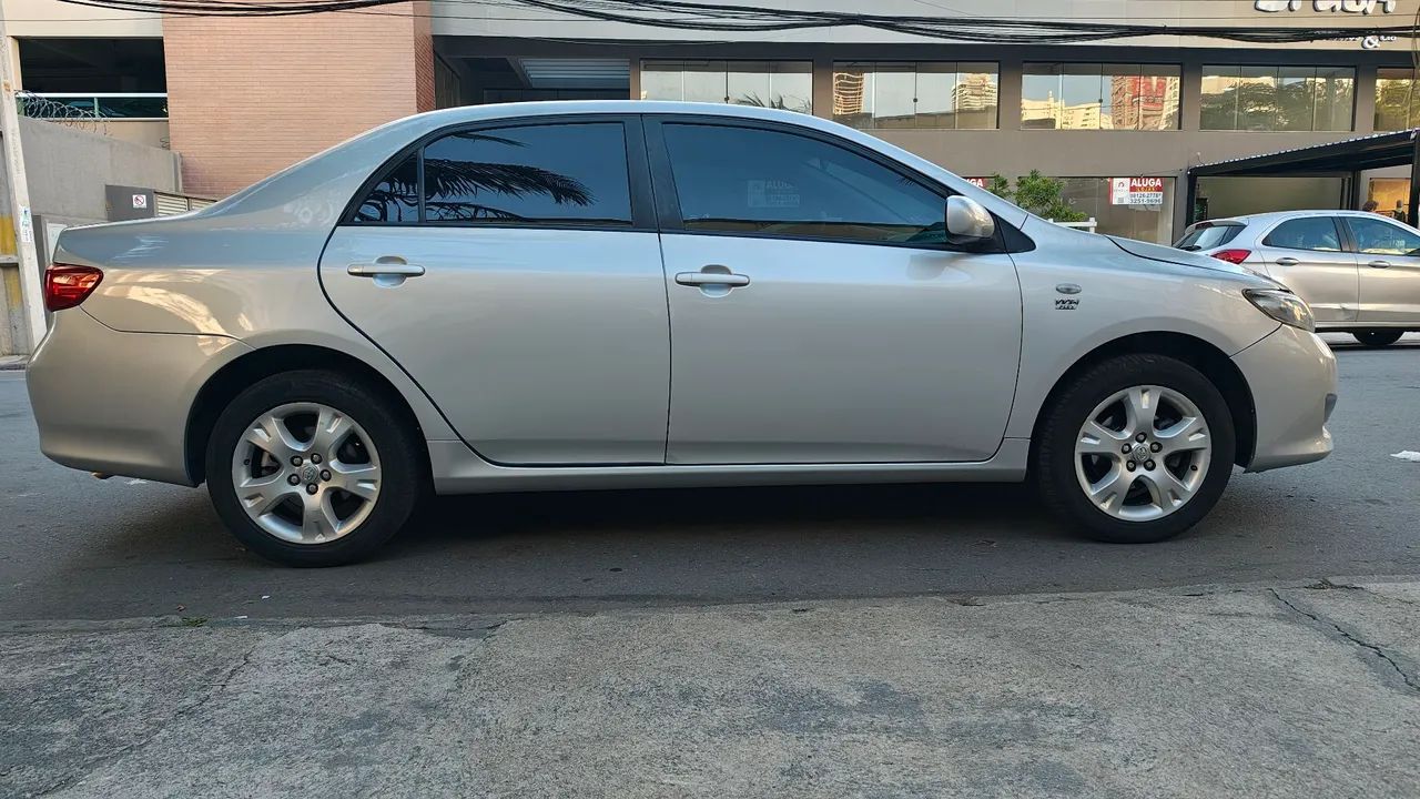 COROLLA GLi 1.8 AUTOMÁTICO ANO MODELO 2011 PRATA FLEX ORIGINAL SUPER CONSERVADO  - Foto 2