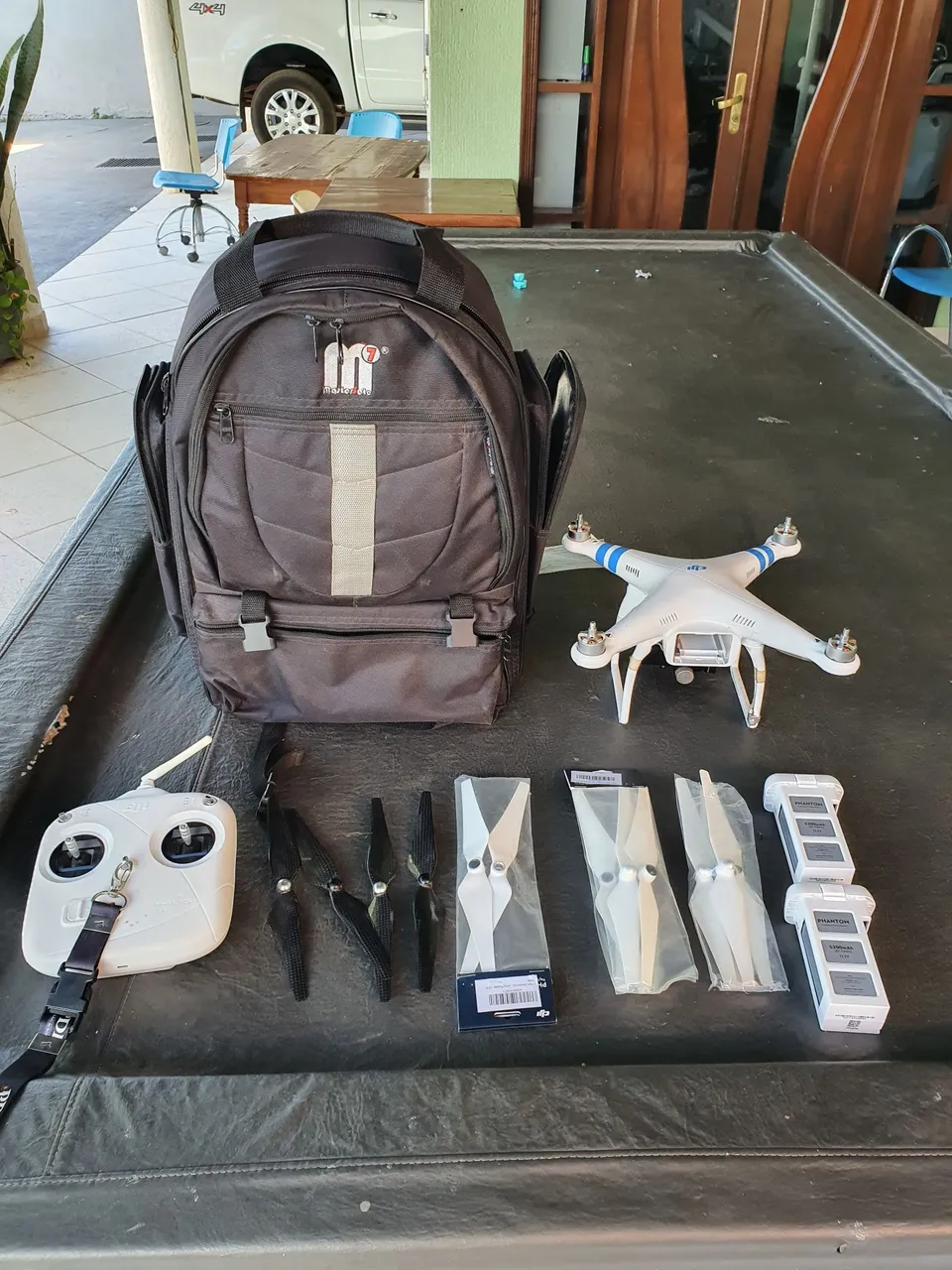 Drone DJI Phantom 2 com acessórios
