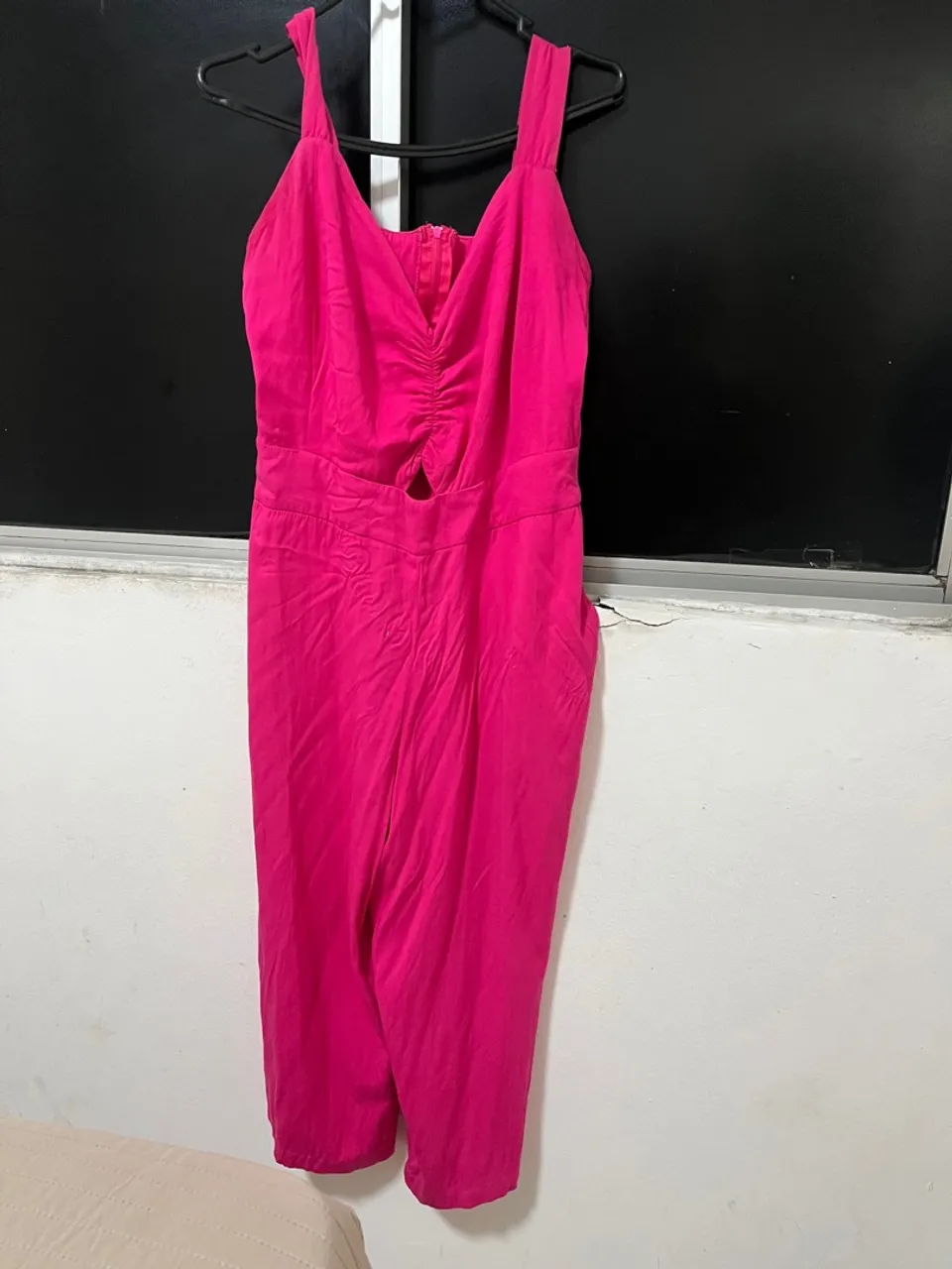 Macacão Feminino Rosa com Detalhes