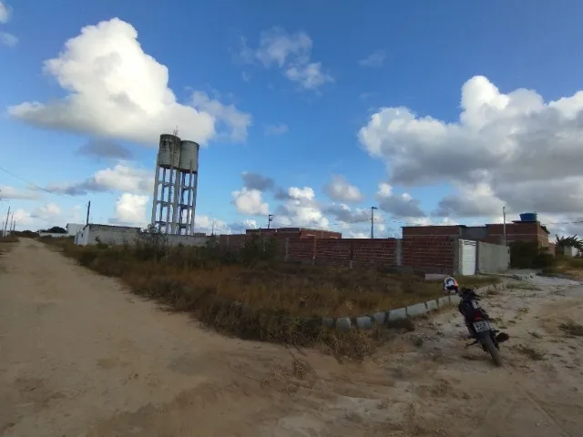 Vendo terreno de esquina na praia de carapibus medindo 11 por 23 (253) metros quadrados.