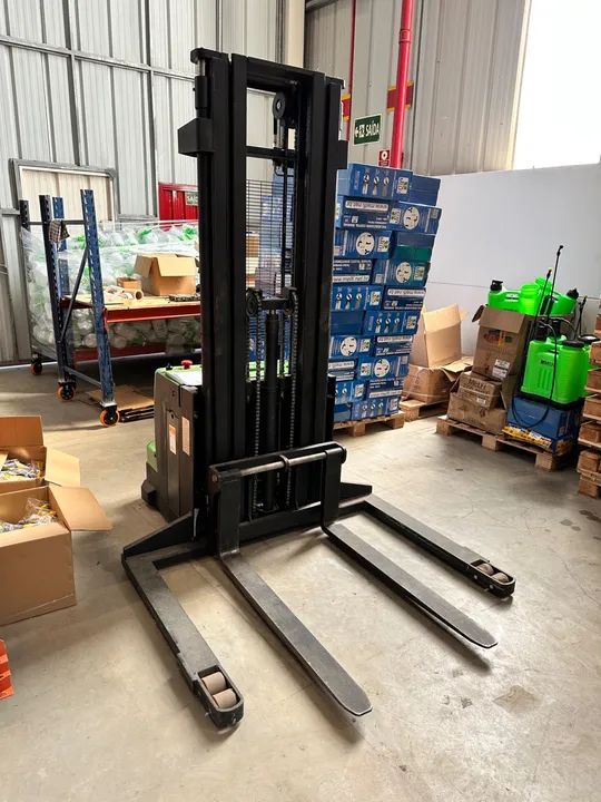 Empilhadeira Elétrica Patolada 1500kgs - 5 metros - Foto 4