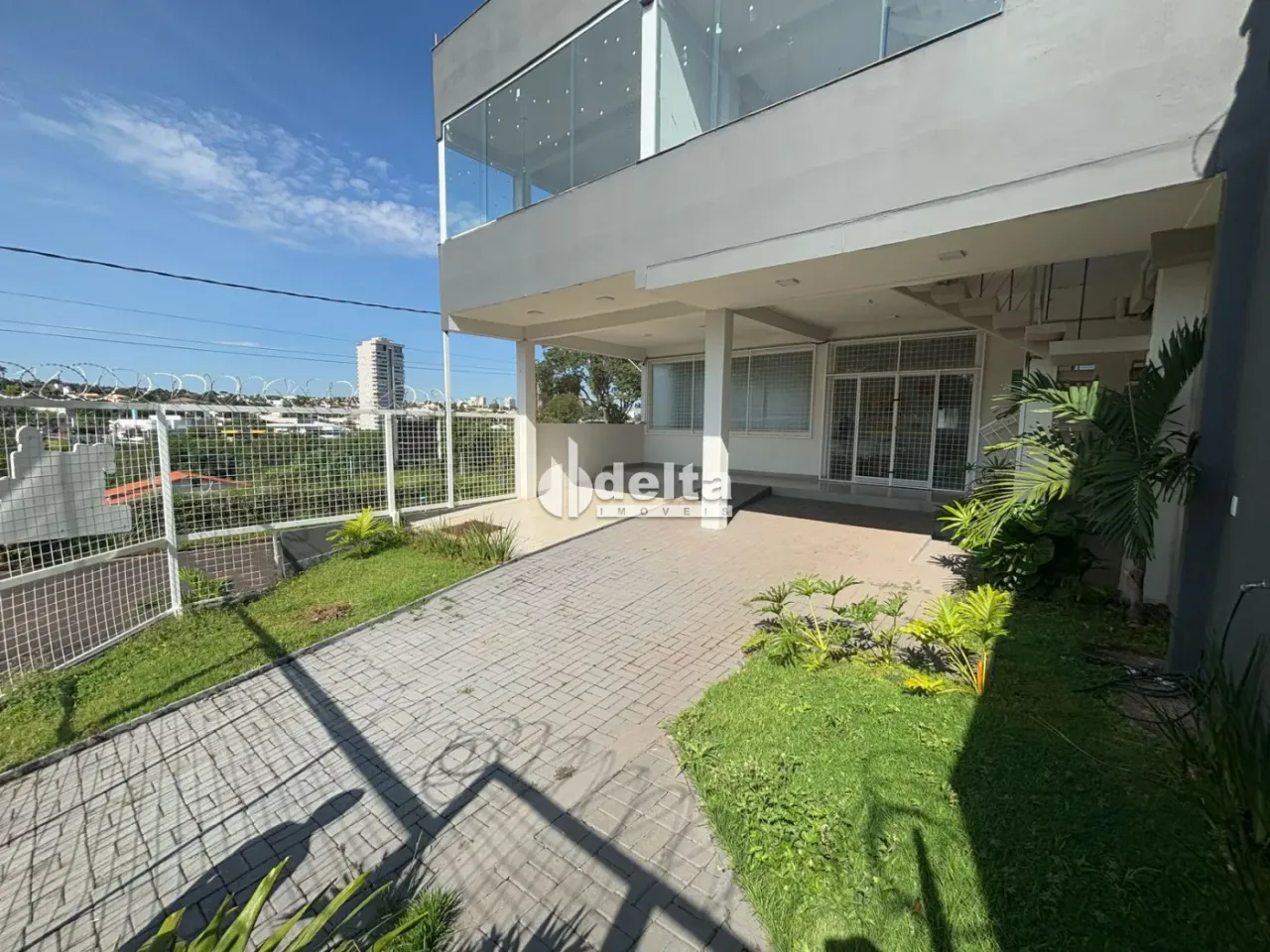 Sala disponível para locação no bairro Vigilato Pereira em Uberlândia-MG