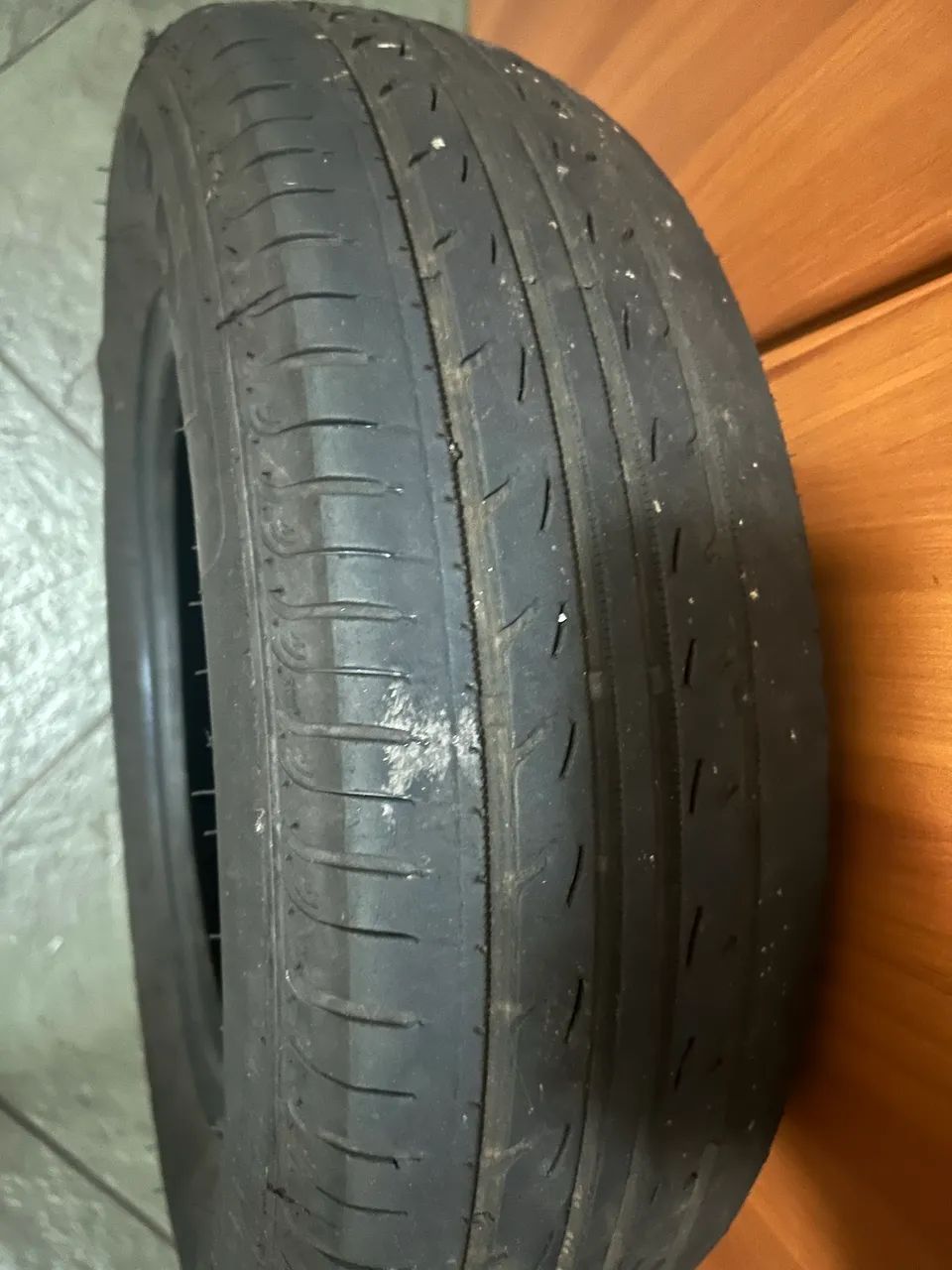 Pneu de carro  - Foto 3