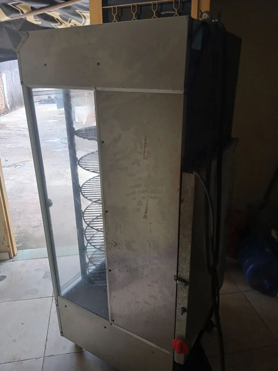 Vendo máquina de asar frango com capacidade de até trinta frango  - Foto 3