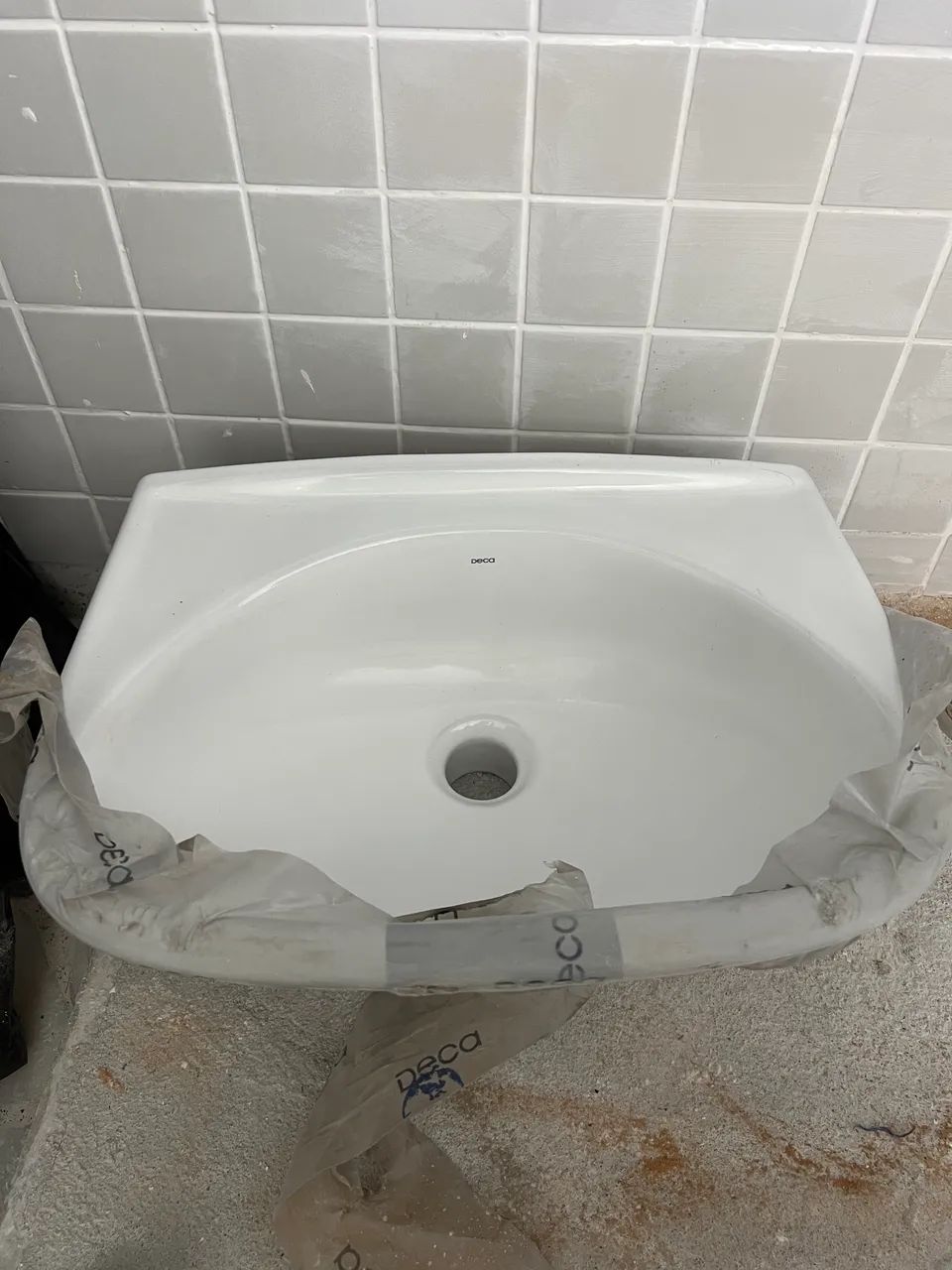 Lavatório Suspenso Izy Deca branco L.15.17 